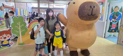 LINE_ALBUM_新生開學日第四站主場景照片_260909_61圖片