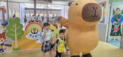 LINE_ALBUM_新生開學日第四站主場景照片_260909_5圖片