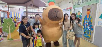 LINE_ALBUM_新生開學日第四站主場景照片_260909_38圖片